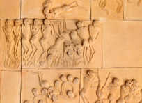 Decorazione parietale in terracotta a rilievo - 220x580 cm - Gorizia, Archivio di Stato