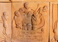 Decorazione parietale in terracotta a rilievo - 220x580 cm - Gorizia, Archivio di Stato